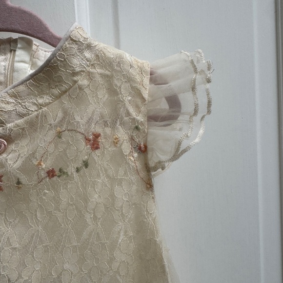 2T Girls Charming Formal Lace Short Flutter Sleeve Dress with Floral Details - Picture 3 of 5